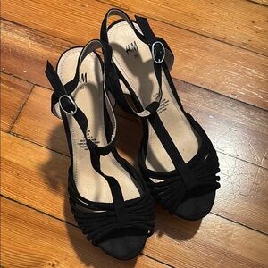 $5/25! Add 5 to bundle to get for $25 H&M Black T-Strap Sandals